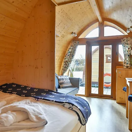 Hausboot Captain Sparrow Hotel na wodzie *